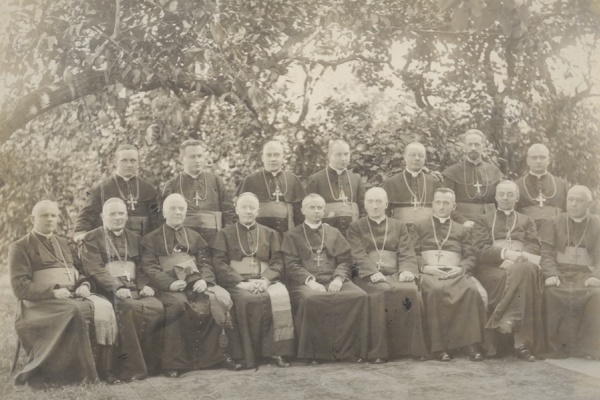 zjazd polskich biskupów przed stu laty